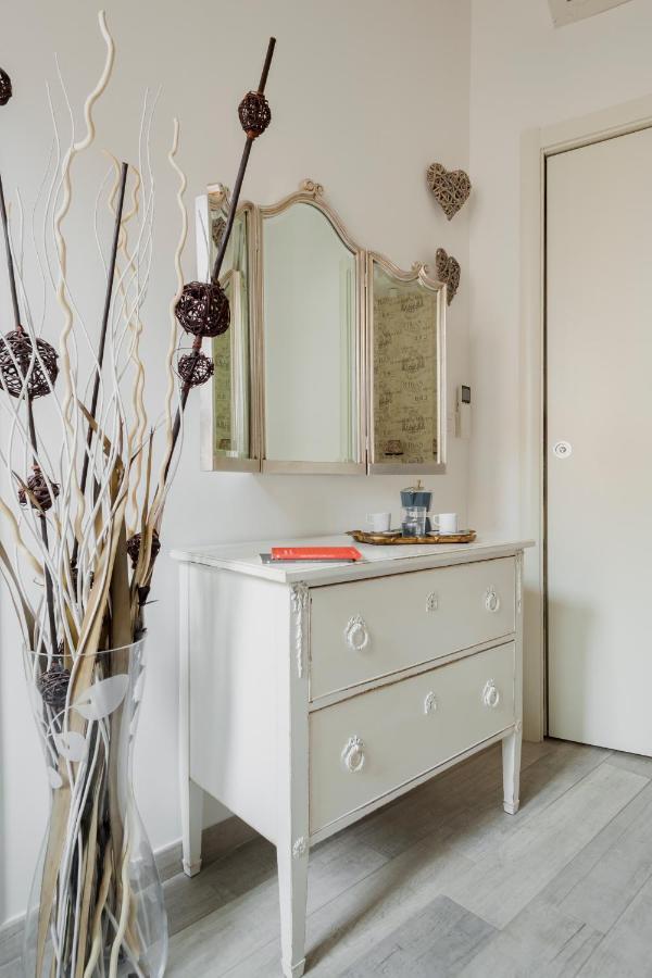 Charming Apartment On The Darsena Navigli - Pulizia Eccezionale Milánó Kültér fotó